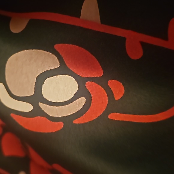 Black with red floral skirt 16w - Beautiful - Picture 4 of 5